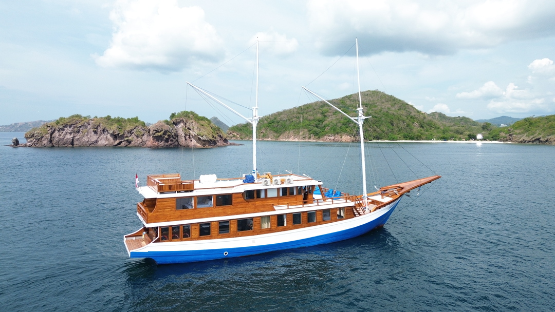 Open Trip 3D2N by Arfisyana 2 Deluxe Phinisi - 