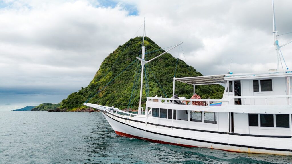 Open Trips 3D2N by Deden Putra Superior Phinisi - 