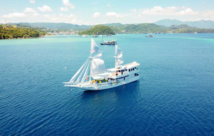 Private Trip by Giona Deluxe Phinisi - 